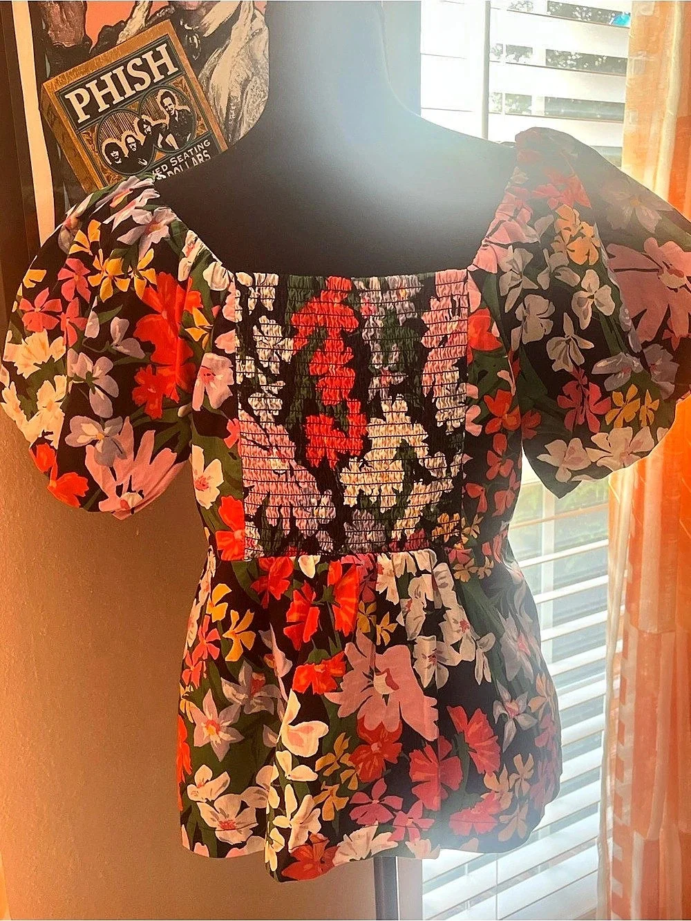 Old Navy Puff-Sleeve Smocked Floral-Print Swing Blouse Black & Pink Large Like N